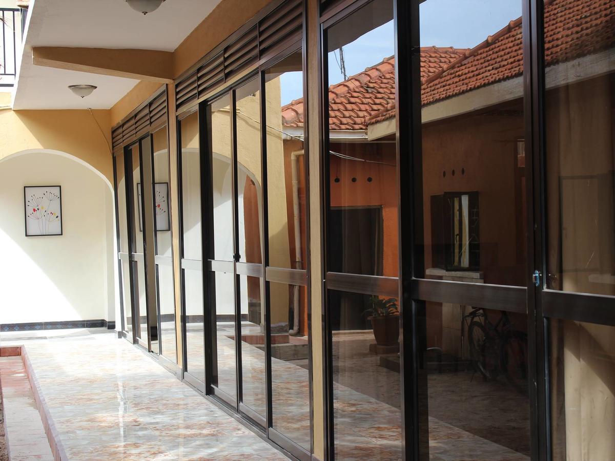 Al-Nisaa Hotel And Spa Jinja Exterior photo
